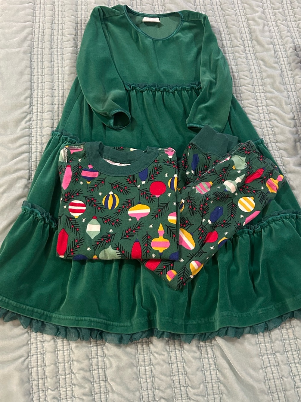 Pre-Owned Hanna Andersson Holiday Dress/PJ Bundle Size 5/6